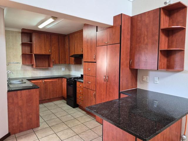 2 Bedroom Townhouse For Sale in Glen Marais