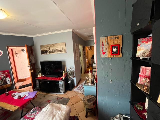2 Bedroom Townhouse For Sale in Glen Marais