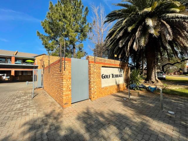 2 Bedroom Townhouse For Sale in Golf Park
