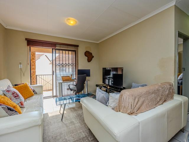 2 Bedroom Townhouse For Sale in Groblerpark