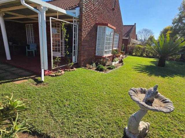 2 Bedroom Townhouse For Sale in Hayfields