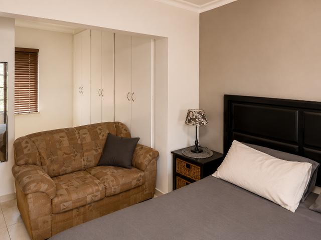 2 Bedroom Townhouse For Sale in Heuwelsig