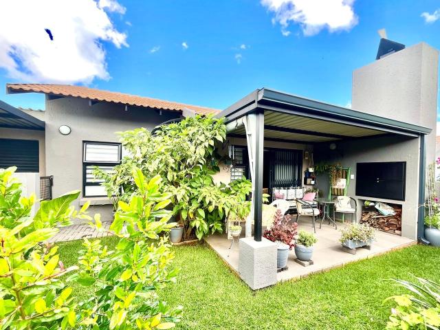 2 Bedroom Townhouse For Sale in Heuwelsig