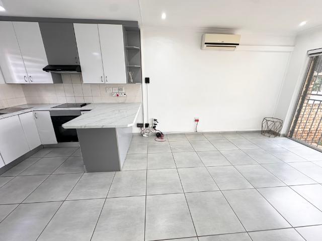 3 Bedroom Townhouse For Sale in Heuwelsig Estate