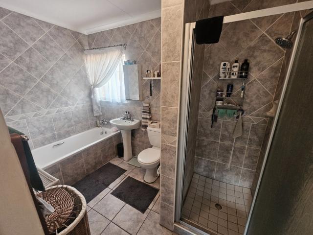 2 Bedroom Townhouse For Sale in Highveld