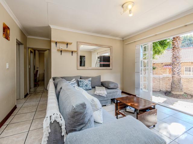 2 Bedroom Townhouse For Sale in Honeydew Manor