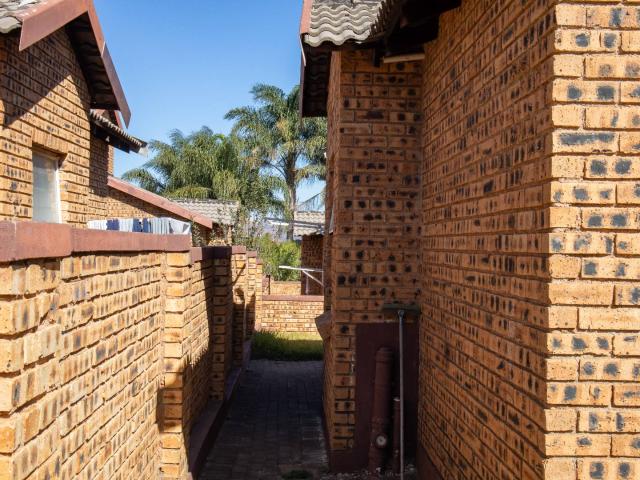 2 Bedroom Townhouse For Sale in Honeypark