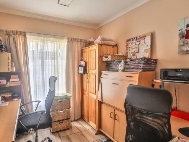 2 Bedroom Townhouse For Sale in Ifafi
