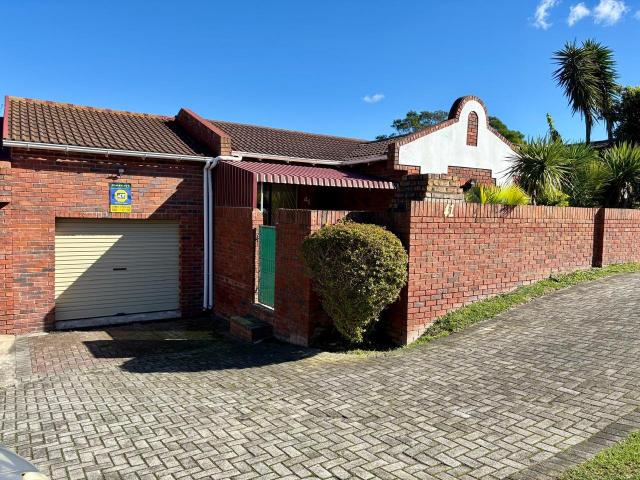 2 Bedroom Townhouse For Sale in Kabega