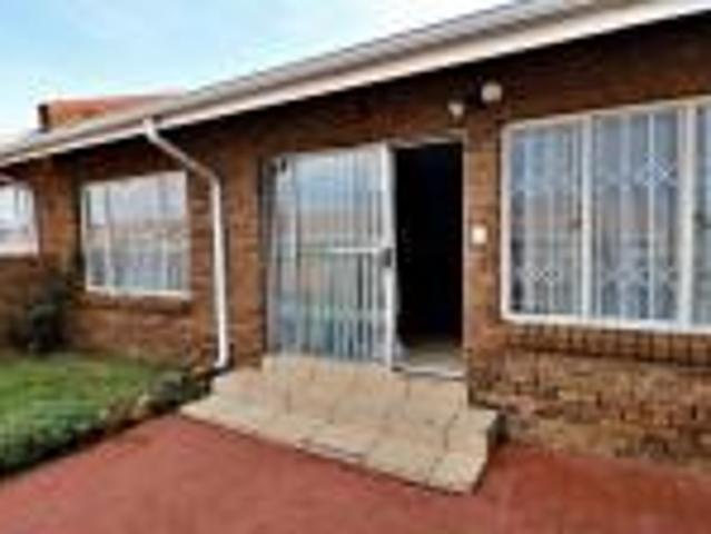 2 Bedroom Townhouse For Sale in Kempton Park Central