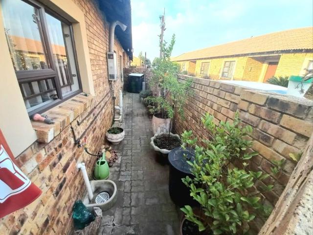 2 Bedroom Townhouse for sale in Kookrus!