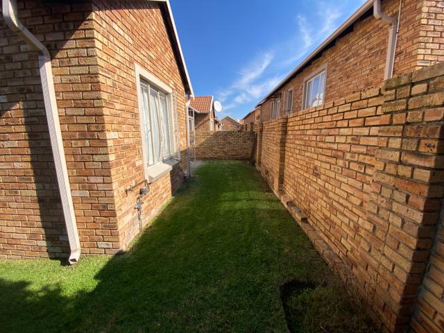 2 Bedroom Townhouse For Sale in Kosmosdal