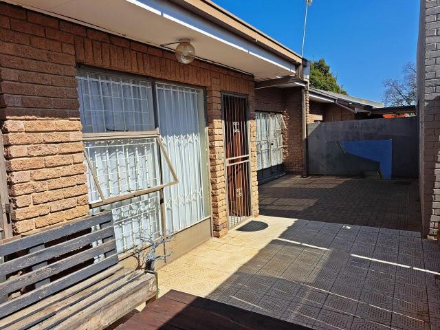 2 Bedroom Townhouse For Sale in Langenhovenpark