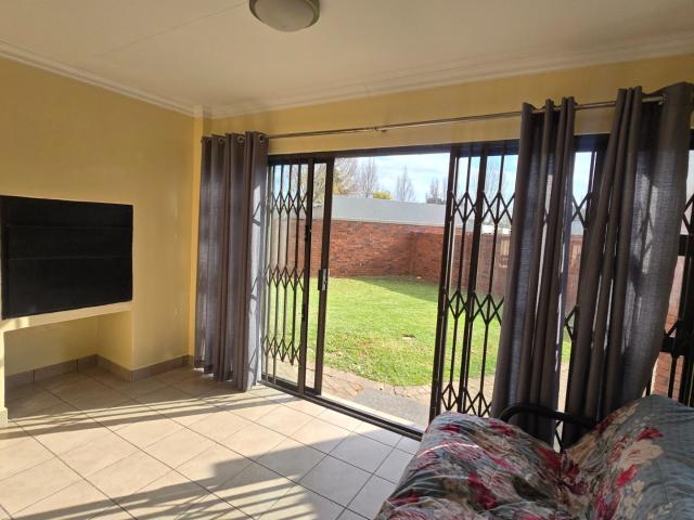 2 Bedroom Townhouse For Sale in Langenhovenpark