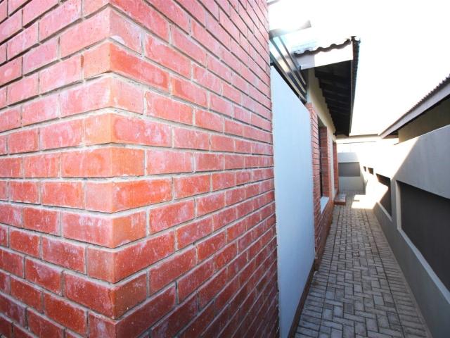 2 Bedroom Townhouse For Sale in Langenhovenpark