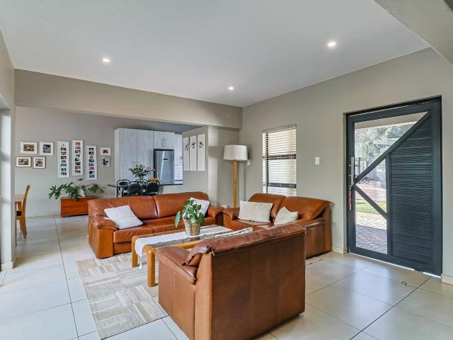 2 Bedroom Townhouse For Sale in Leloko Lifestyle & Eco Estate