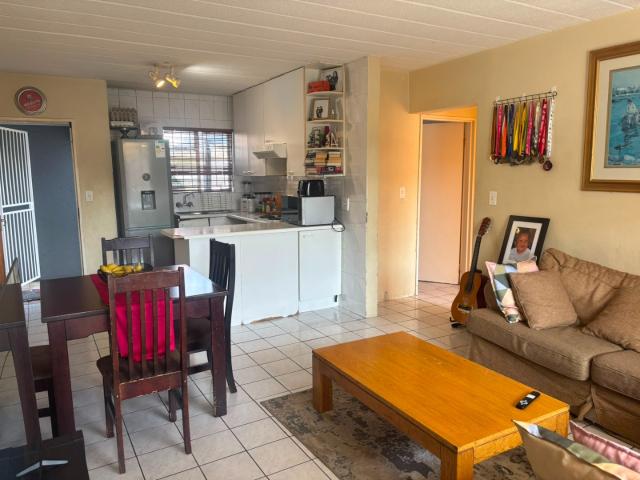 2 Bedroom Townhouse For Sale in Linmeyer