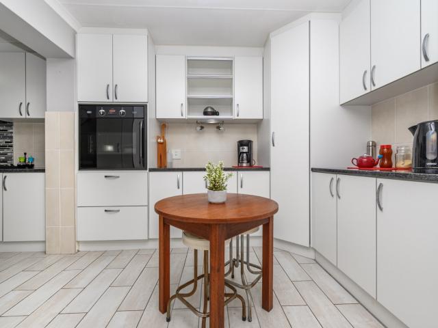 2 Bedroom Townhouse For Sale in Lorraine