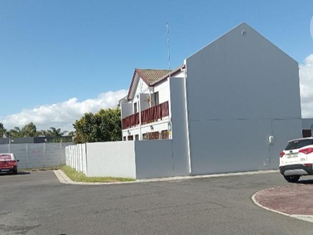 2 Bedroom Townhouse For Sale in Parklands