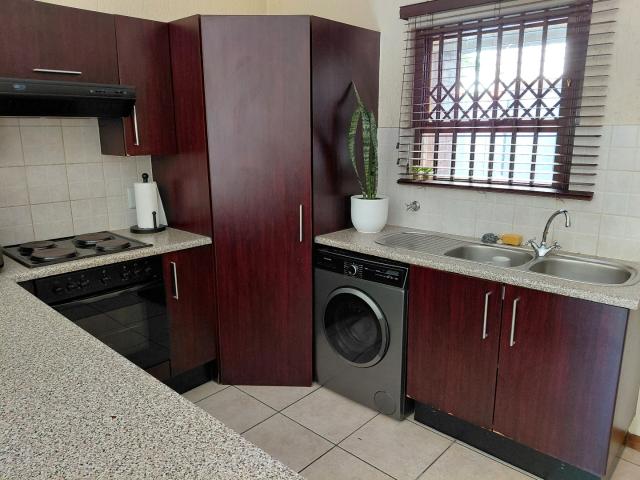 2 Bedroom Townhouse For Sale in Paulshof