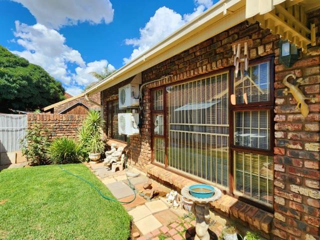 4 Bedroom House For Sale in Pellissier