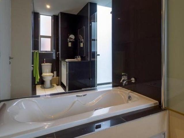 2 Bedroom Townhouse For Sale in Point Waterfront