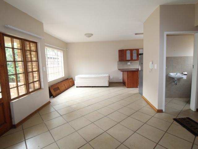 2 Bedroom Townhouse For Sale in Potchefstroom Central