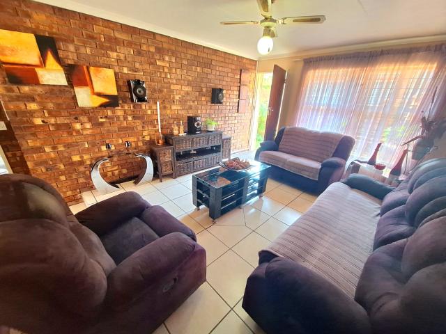 2 Bedroom Townhouse For Sale in Quellerie Park