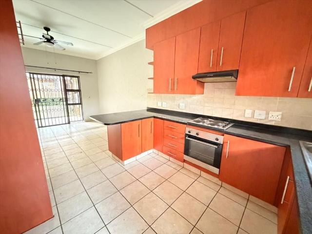 2 Bedroom Townhouse For Sale in Ravenswood