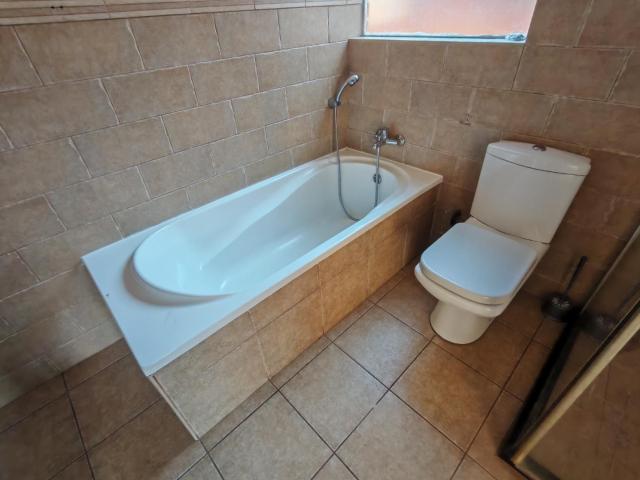 2 Bedroom Townhouse For Sale in Ravenswood