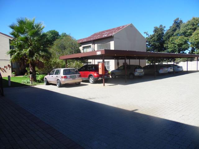 2 Bedroom Townhouse For Sale in Riebeeckstad