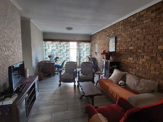 2 Bedroom Townhouse Sold in Riebeeckstad