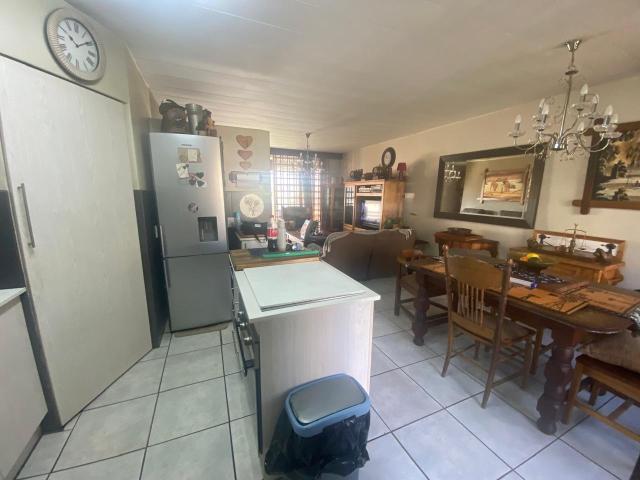 2 Bedroom Townhouse For Sale in Rietfontein