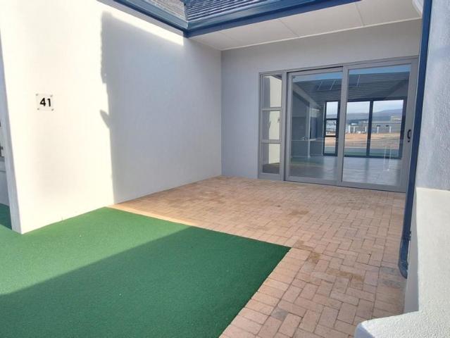 2 Bedroom Townhouse For Sale in Robertson