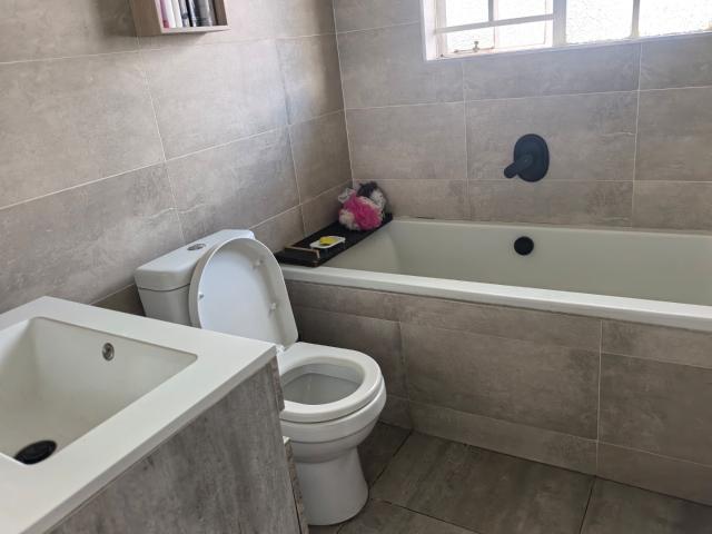 2 Bedroom Townhouse For Sale in Roodepoort West