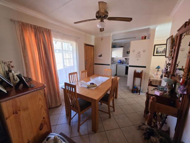 2 Bedroom Townhouse For Sale in Rooihuiskraal North