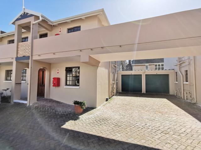 2 Bedroom Townhouse For Sale in St Georges Park