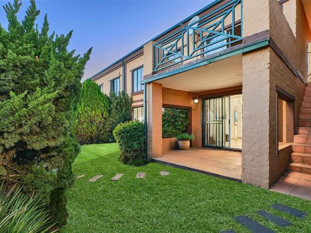 2 Bedroom Townhouse For Sale in Sundowner