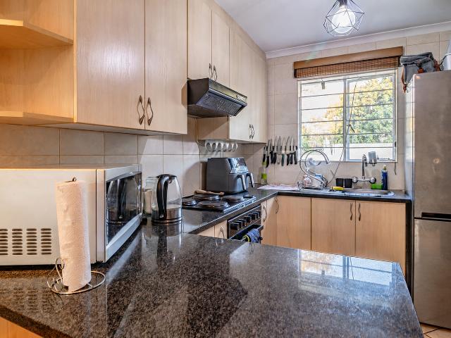 2 Bedroom Townhouse For Sale in Sundowner