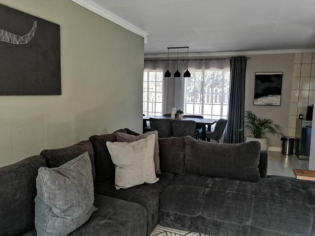 2 Bedroom Townhouse For Sale in Sunward Park