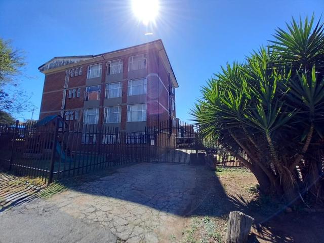 2 Bedroom Townhouse For Sale in Symhurst