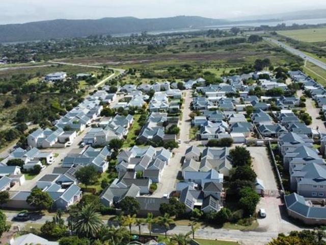 2 Bedroom Townhouse For Sale in Sedgefield Central