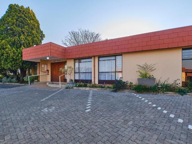 2 Bedroom Townhouse For Sale in Sonneglans