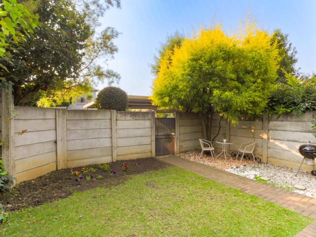 2 Bedroom Townhouse For Sale in Sonneglans