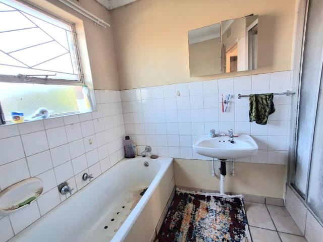 2 Bedroom Townhouse For Sale in Vanderbijlpark CE 3
