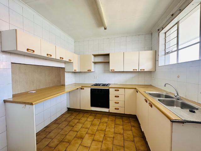 2 Bedroom Townhouse For Sale in Verwoerdpark