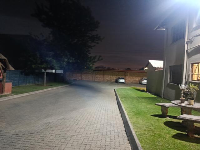 2 Bedroom Townhouse For Sale in Verwoerdpark
