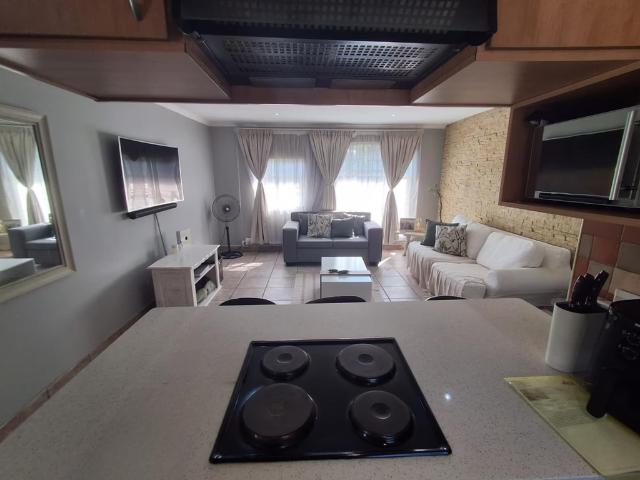 2 Bedroom Townhouse For Sale in Verwoerdpark