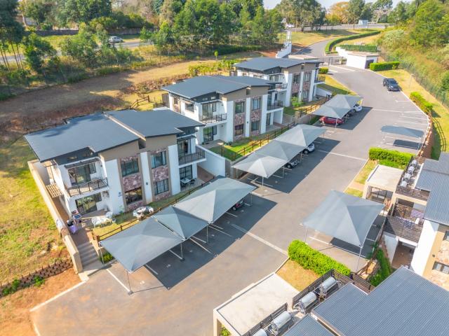 2 Bedroom Townhouse For Sale in Waterfall