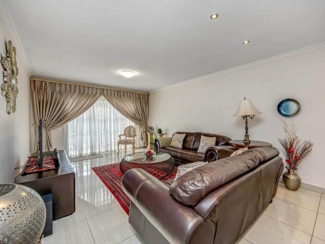 2 Bedroom Townhouse For Sale in Weltevreden Park